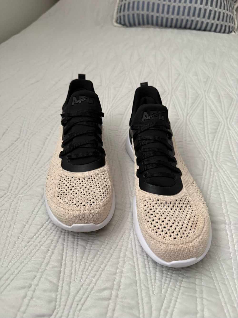 APL woman TECHLOOM TRACER in Cream and Black